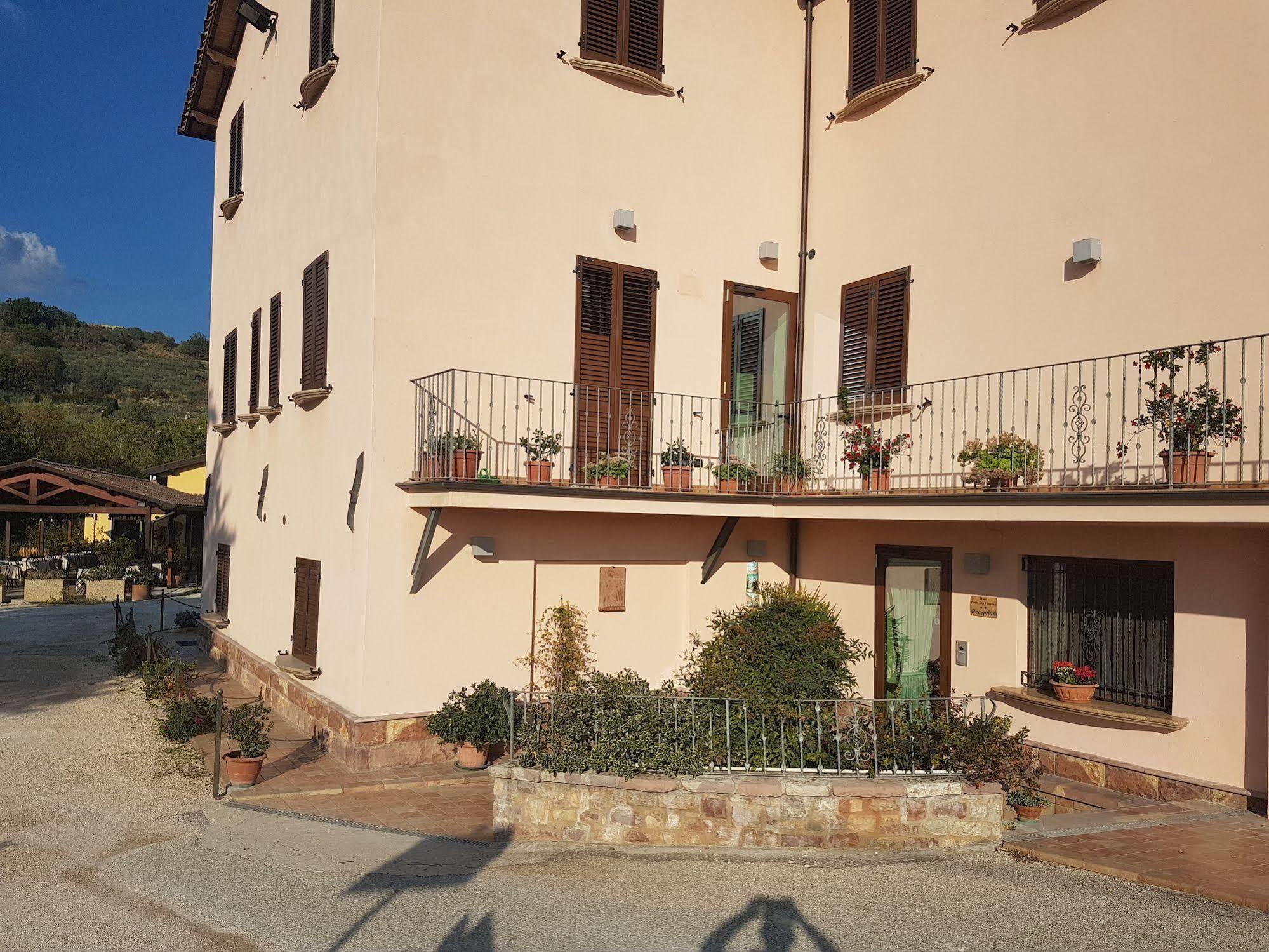 Hotel Ponte San Vittorino Asís Exterior foto